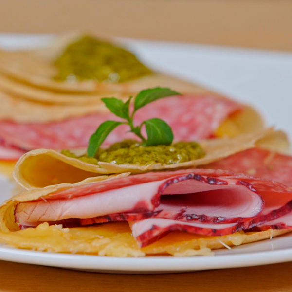 Crepa salada con Pierna Selva Negra y Salami Génova Tangamanga