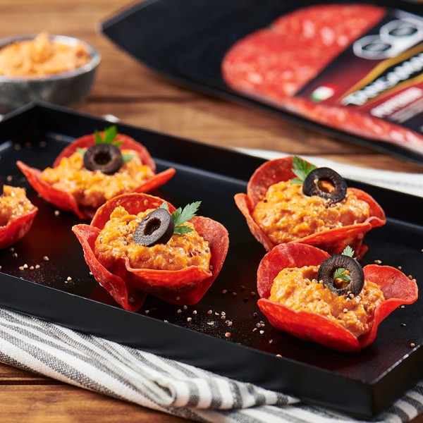 Canastitas de pepperoni con dip de Roast Beef Tangamanga