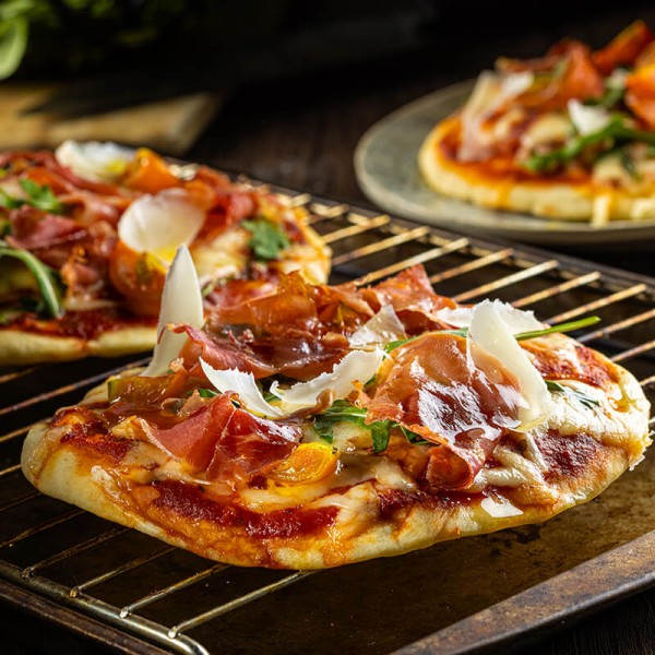 Pita pizza con Jamón Serrano Tangamanga