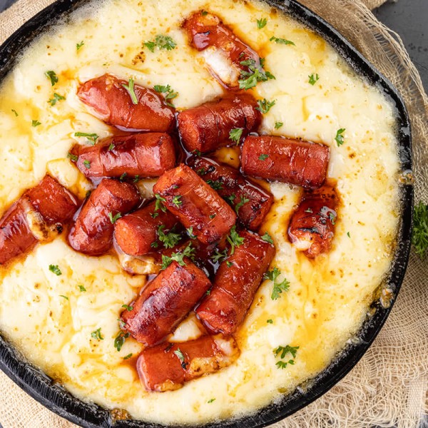 Queso fundido con chistorra en asador