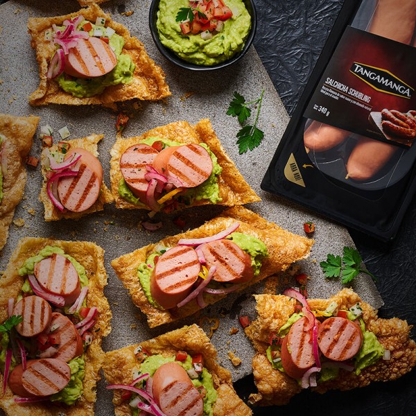 Tapas de chicharron con Salchicha Schubling
