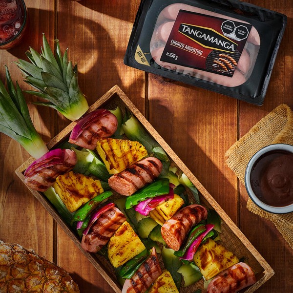 Brochetas hawaianas al grill con Chorizo Argentino