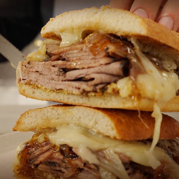 Chapata de Roast Beef y mermelada de cebolla